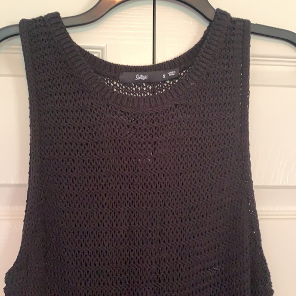 Sports girl black tank top. - Picture 2 of 2